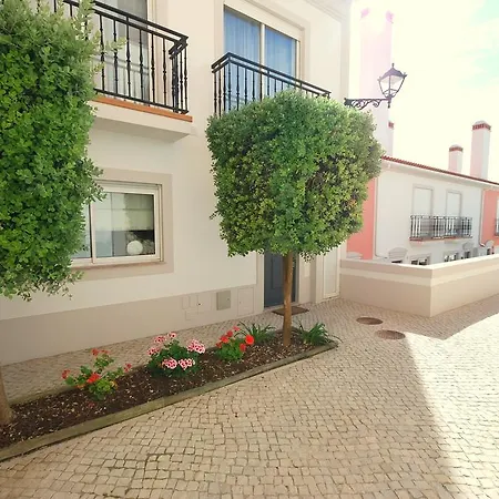 Charming Townhouse Praia D'el Rey Ferienhaus