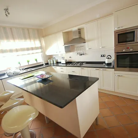 Charming Townhouse Praia D'el Rey * Óbidos
